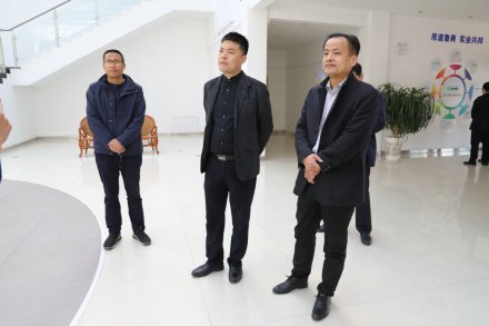 墾利區委常委、副區長宋晉民到萬得福調研